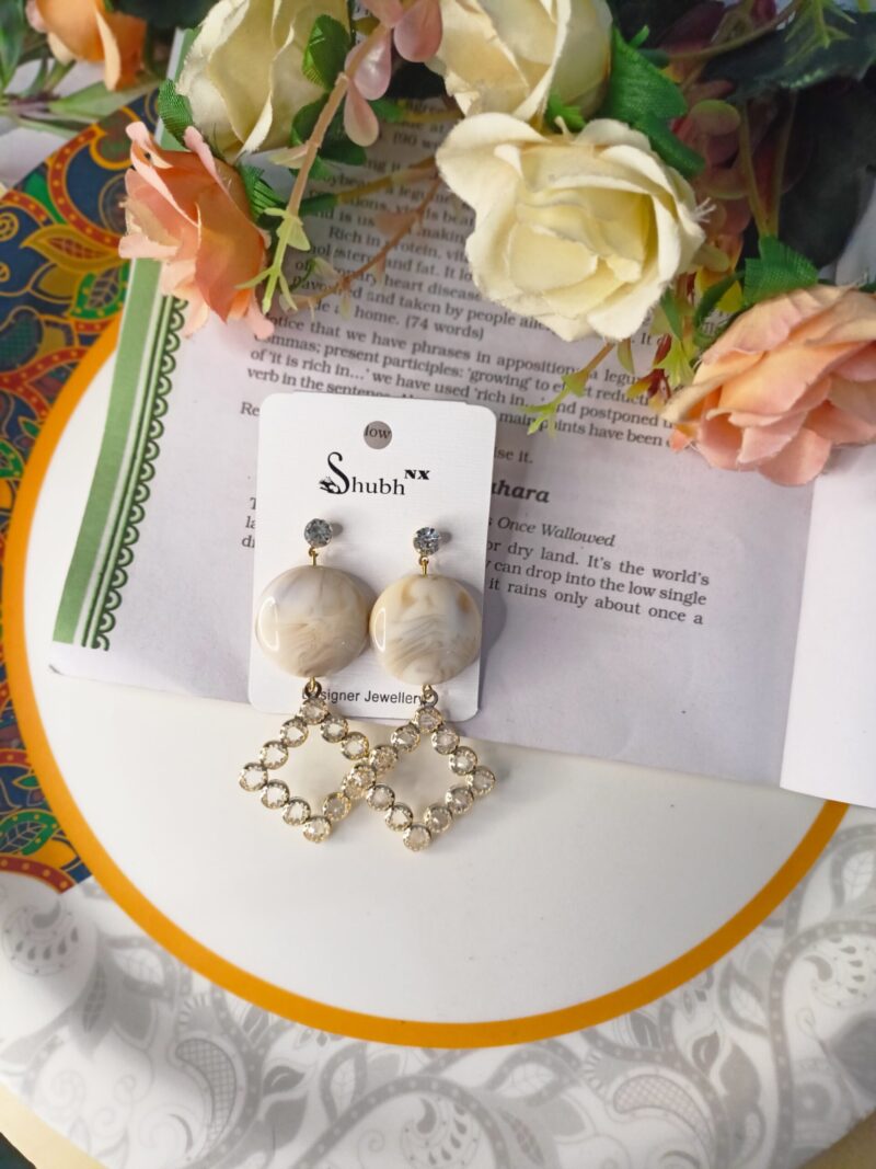 marvel creamy earring - Image 2