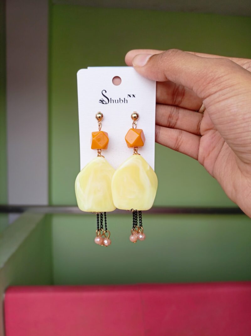 Yellow Marvel earring - Image 2