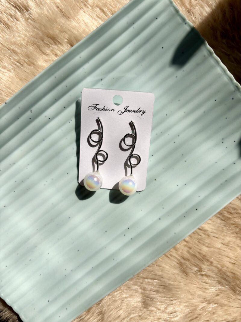 multi shiny pearl round earring - Image 2