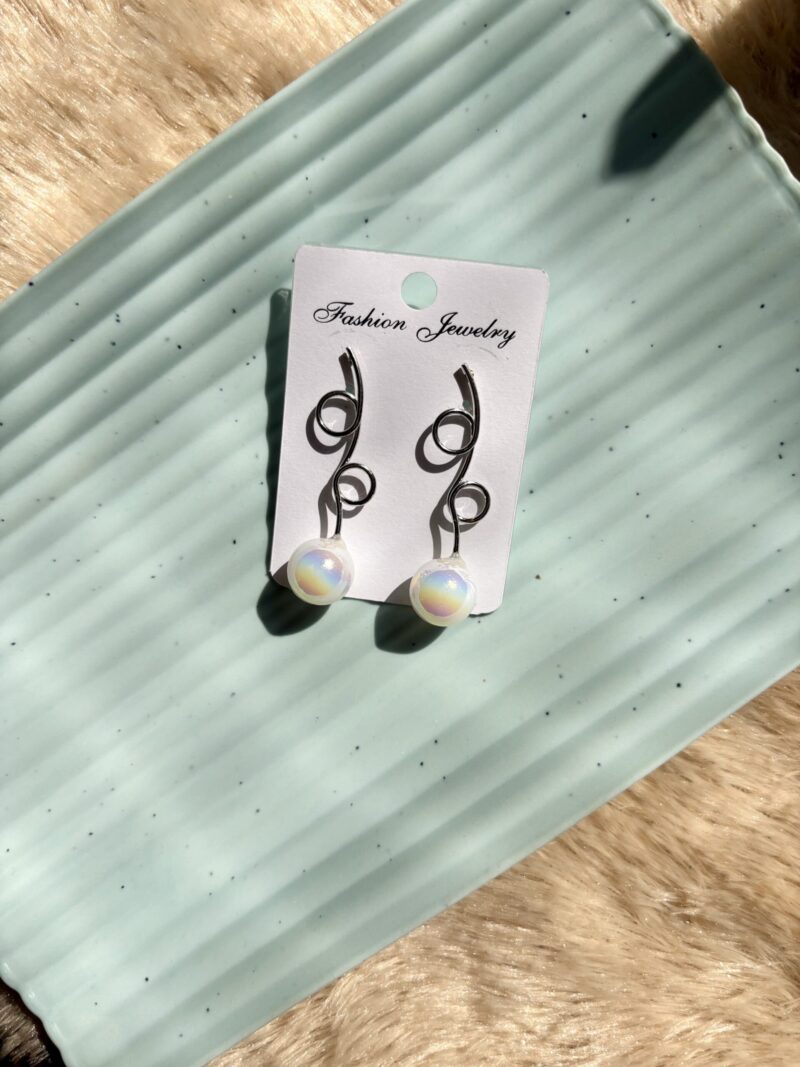 multi shiny pearl round earring